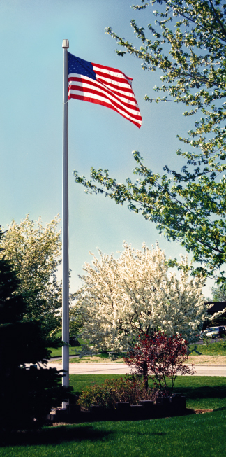 Picture of a Deluxe Internal Halyard Flagpole
